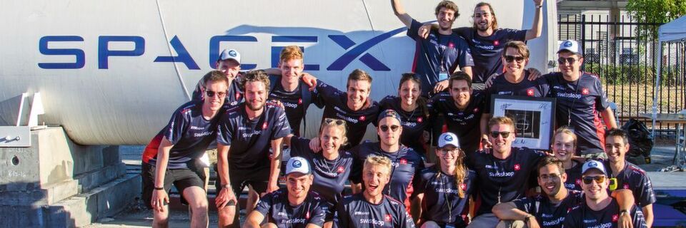 Das Swissloop-Team beim diesjährigen Hyperloop-Wettbewerb. Das Swissloop-Team beim diesjährigen Hyperloop-Wettbewerb.
