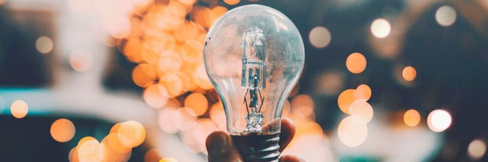Thought Leader sind Vordenker. Also Personen oder auch Unternehmen, die als Autorität in einem speziellen Bereich und für tiefes Fachwissen oder besondere Fähigkeiten anerkannt sind. Thought Leader sind Vordenker. Also Personen oder auch Unternehmen, die als Autorität in einem speziellen Bereich und für tiefes Fachwissen oder besondere Fähigkeiten anerkannt sind.