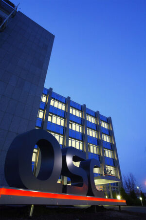 Der Autor, Manuel Jenne, arbeitet für die QSC AG. Das Unternehmen positioniert sich als Partner für den Mittelstand mit Co-Location- und Virtual-Datacenter-Angeboten. Der Autor, Manuel Jenne, arbeitet für die QSC AG. Das Unternehmen positioniert sich als Partner für den Mittelstand mit Co-Location- und Virtual-Datacenter-Angeboten.