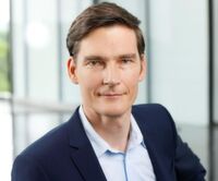 Prof. Dr.-Ing. Achim Kampker: „Die Gesellschaft hat lange genug über alles mögliche diskutiert. Jetzt müssen wir endlich damit beginnen, die Welt zu verändern.“ Prof. Dr.-Ing. Achim Kampker: „Die Gesellschaft hat lange genug über alles mögliche diskutiert. Jetzt müssen wir endlich damit beginnen, die Welt zu verändern.“