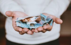 Konzernmitarbeiter verdienen rund 15 Prozent mehr als der deutsche Bruttodurchschnitt. Konzernmitarbeiter verdienen rund 15 Prozent mehr als der deutsche Bruttodurchschnitt.