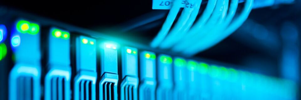 Wie werden IoT-Projekte heute und zukünftig in Unternehmen umgesetzt? Die Bandbreite ist groß und reicht von Individuallösungen bis hin zu 3rd-Party-Plattformen. Wie werden IoT-Projekte heute und zukünftig in Unternehmen umgesetzt? Die Bandbreite ist groß und reicht von Individuallösungen bis hin zu 3rd-Party-Plattformen.