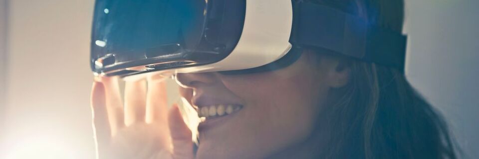 Technologisch anspruchsvolle Produkte müssen immer schneller vermittelt werden – eine Herausforderung für Marketing und Vertrieb. Technologisch anspruchsvolle Produkte müssen immer schneller vermittelt werden – eine Herausforderung für Marketing und Vertrieb.