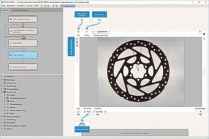 Bild 2: Die Bedienoberfläche ist individuell anpassbar. Alle Panels des MERLIC-Backends lassen sich verschieben und in Fensterbereichen positionieren. Das Tool-Flow-Panel links oben gibt eine Übersicht aller Tools, die in der MERLIC-Vision-App verwendet werden. Vorhandene Verbindungen zwischen den Tools werden visualisiert. Die Tool-Bibliothek darunter enthält alle verfügbaren MERLIC-Tools, die zum Erstellen einer App verwendet werden können. Die Tool-Bibliothek ist mit eigenen Tools, den Custom Tools, erweiterbar. Bild 2: Die Bedienoberfläche ist individuell anpassbar. Alle Panels des MERLIC-Backends lassen sich verschieben und in Fensterbereichen positionieren. Das Tool-Flow-Panel links oben gibt eine Übersicht aller Tools, die in der MERLIC-Vision-App verwendet werden. Vorhandene Verbindungen zwischen den Tools werden visualisiert. Die Tool-Bibliothek darunter enthält alle verfügbaren MERLIC-Tools, die zum Erstellen einer App verwendet werden können. Die Tool-Bibliothek ist mit eigenen Tools, den Custom Tools, erweiterbar.
