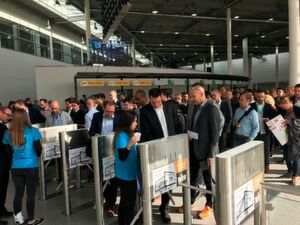 Drehsperren sowie mobile Einlasssysteme erfassen Besucherdaten und -ströme und sind Grundlage für eine digitale Analyse. Drehsperren sowie mobile Einlasssysteme erfassen Besucherdaten und -ströme und sind Grundlage für eine digitale Analyse.