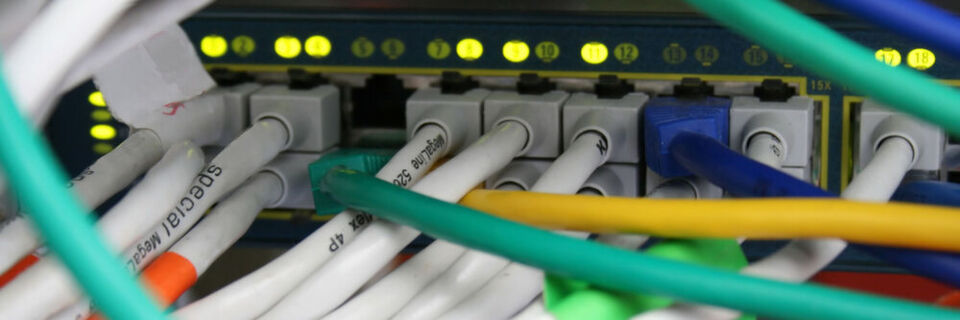 Die Netzwerk-Komplexität steigt, was mehr Management- und Monitoring-Aufgaben nach sich zieht. Die Netzwerk-Komplexität steigt, was mehr Management- und Monitoring-Aufgaben nach sich zieht.
