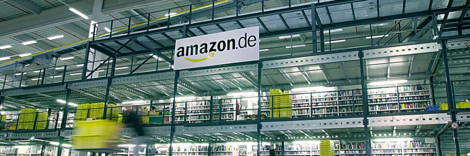 Vor 20 Jahren eröffnete Amazon das erste Warenlager in Deutschland. Vor 20 Jahren eröffnete Amazon das erste Warenlager in Deutschland.