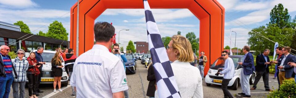 Die erste 24-Stunden-Rallye mit Wasserstoffautos wird rund um die F-Cell in Stuttgart stattfinden. Die erste 24-Stunden-Rallye mit Wasserstoffautos wird rund um die F-Cell in Stuttgart stattfinden.