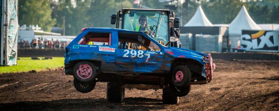 Spektakel garantiert: Beim Werner-Rennen 2019 musste beim Stock Car-Rennen schon mal der eine oder andere Renner vom Trecker abgeholt werden. Spektakel garantiert: Beim Werner-Rennen 2019 musste beim Stock Car-Rennen schon mal der eine oder andere Renner vom Trecker abgeholt werden.