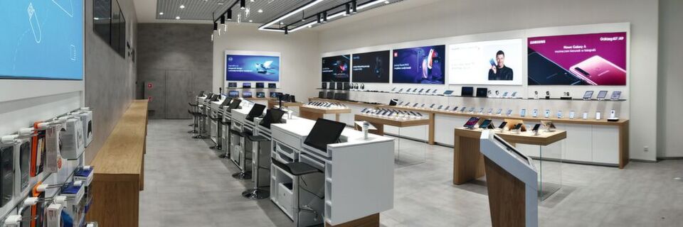 Der x-kom-Store im polnischen Krakau kann sich sehen lassen. Der x-kom-Store im polnischen Krakau kann sich sehen lassen.