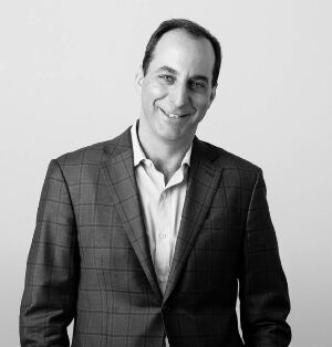 Josh Leslie, CEO von Cumulus Networks: „Net Q ist für das moderne, automatisierte Cloud-Netzwerk konzipiert und bietet Netzbetreibern den Komfort, Rechenzentrumsnetzwerke umfassend zu automatisieren und zu managen sowie einfach zu betreiben“ Josh Leslie, CEO von Cumulus Networks: „Net Q ist für das moderne, automatisierte Cloud-Netzwerk konzipiert und bietet Netzbetreibern den Komfort, Rechenzentrumsnetzwerke umfassend zu automatisieren und zu managen sowie einfach zu betreiben“
