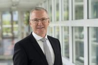 Prof. Jörg Krüger vom Institut für Werkzeugma-schinen und Fabrikbetrieb IWF, Berlin: „Wir benötigen eine systematischere Vorgehensweise, um mit KI in der Produktion neue Wertschöp-fungspotenziale zu erschließen.“ Prof. Jörg Krüger vom Institut für Werkzeugma-schinen und Fabrikbetrieb IWF, Berlin: „Wir benötigen eine systematischere Vorgehensweise, um mit KI in der Produktion neue Wertschöp-fungspotenziale zu erschließen.“
