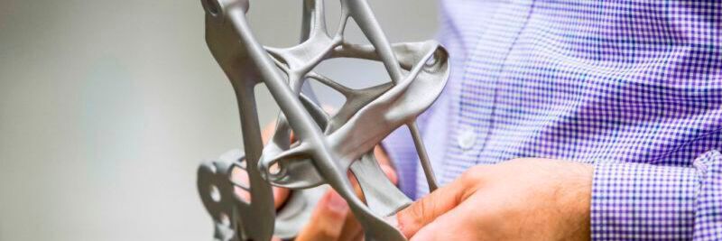 In Kooperation mit Autodesk entwickelte GM die erste 3D-gedruckte und funktional optimierte Sitzhalterung. In Kooperation mit Autodesk entwickelte GM die erste 3D-gedruckte und funktional optimierte Sitzhalterung.