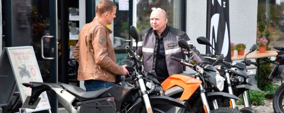 Bike und Business Chefredakteur Stephan Maderner zu Besuch bei Zero Motorcycles. Bike und Business Chefredakteur Stephan Maderner zu Besuch bei Zero Motorcycles.