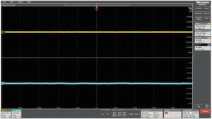 Bilid 3: Kanal 1 (gelbe Kurve) zeigt einen Oszilloskop-Eignang ohne Signal. Kanal2 (blaue Kurve) ist eine TPR1000 Power Rail Probe mit kurzgeschlossenem Eingang. Bei einer Bandbreite von 1 GHz bringt die Probe nur 17 µV zusätzliches Rauschen ein. Bilid 3: Kanal 1 (gelbe Kurve) zeigt einen Oszilloskop-Eignang ohne Signal. Kanal2 (blaue Kurve) ist eine TPR1000 Power Rail Probe mit kurzgeschlossenem Eingang. Bei einer Bandbreite von 1 GHz bringt die Probe nur 17 µV zusätzliches Rauschen ein.