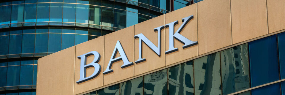 Die Konkurrenz zur Bank holt auf: Mehr als jeder Vierte vertraut Amazon, im Vorjahr war es noch jeder fünfte Befragte. Die Konkurrenz zur Bank holt auf: Mehr als jeder Vierte vertraut Amazon, im Vorjahr war es noch jeder fünfte Befragte.