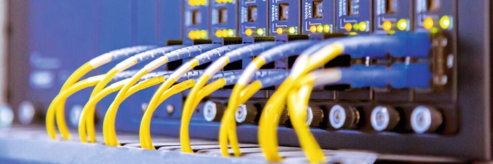 Bei Switches und Routern müssen einzelne Ports im Notfall umgehend gesperrt werden können Bei Switches und Routern müssen einzelne Ports im Notfall umgehend gesperrt werden können