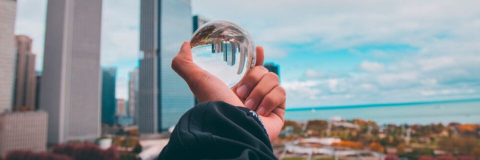Planung und Forecasting machen einen großen Anteil des Arbeitsalltags eines Vertrieblers aus. Künstliche Intelligenz kann dabei unterstützen. Planung und Forecasting machen einen großen Anteil des Arbeitsalltags eines Vertrieblers aus. Künstliche Intelligenz kann dabei unterstützen.