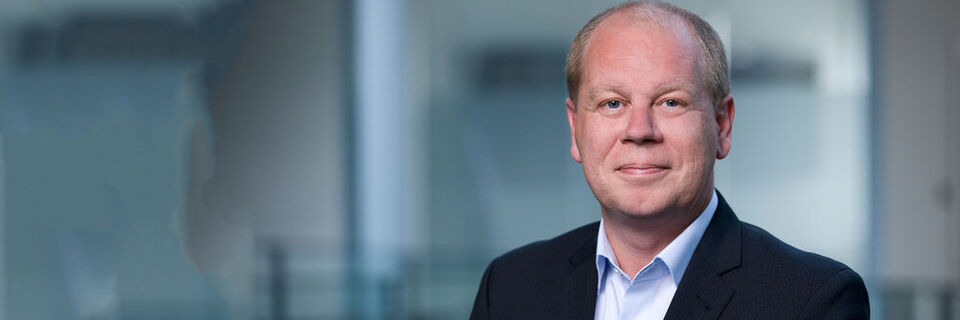 Wenn über die Zukunft des Gesundheitswesens diskutiert wird und intelligente Krankenhäuser Realität werden, wird sich die Aufmerksamkeit zunehmend auf Rolle des IT-Security Managers verlagern. Wenn über die Zukunft des Gesundheitswesens diskutiert wird und intelligente Krankenhäuser Realität werden, wird sich die Aufmerksamkeit zunehmend auf Rolle des IT-Security Managers verlagern.