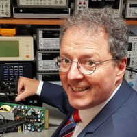 Markus Rehm am Arbeitsplatz: „Beginnen Sie so früh wie möglich, Ihr vorgesehenes Netzteil zu testen.“ Markus Rehm am Arbeitsplatz: „Beginnen Sie so früh wie möglich, Ihr vorgesehenes Netzteil zu testen.“