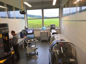 Il est à relever qu’en parallèle à cette Journée des décolleteurs, une exposition permanente d’un modèle d’atelier de décolletage digital et évolutif est organisée au CIP-CTDT, le centre technique et de formation pour le l’industrie du décolletage et du taillage, situé à Tramelan. Il est à relever qu’en parallèle à cette Journée des décolleteurs, une exposition permanente d’un modèle d’atelier de décolletage digital et évolutif est organisée au CIP-CTDT, le centre technique et de formation pour le l’industrie du décolletage et du taillage, situé à Tramelan.