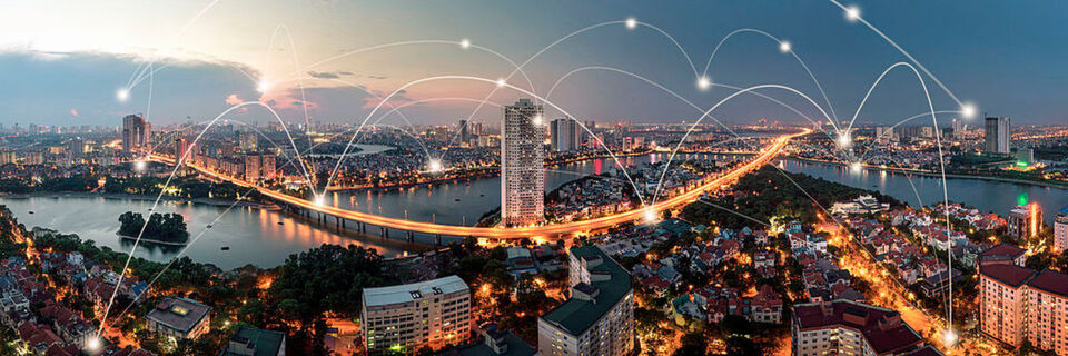 Technologiekonzerne, Start-ups und etablierte Unternehmen aus den Bereichen IT, Mobilität, Verkehr und Beleuchtung werben gemeinsam für moderne Stadtentwicklung Technologiekonzerne, Start-ups und etablierte Unternehmen aus den Bereichen IT, Mobilität, Verkehr und Beleuchtung werben gemeinsam für moderne Stadtentwicklung