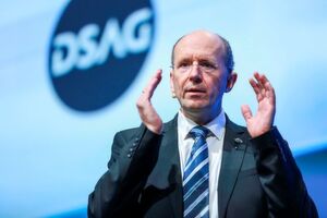 Marco Lenck, der Vorstandsvorsitzende der DSAG, begrüßte 5.500 registrierte Besucher. Marco Lenck, der Vorstandsvorsitzende der DSAG, begrüßte 5.500 registrierte Besucher.