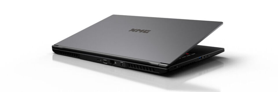 Das Schnenker XMG Fusion 15 ist trotz Hexacore-Prozessor und Nvidia-RTX- oder GTX-Grafik nur 1,89 kg schwer. Sein Chassis besteht aus einer Magnesiumlegierung. Das Schnenker XMG Fusion 15 ist trotz Hexacore-Prozessor und Nvidia-RTX- oder GTX-Grafik nur 1,89 kg schwer. Sein Chassis besteht aus einer Magnesiumlegierung.