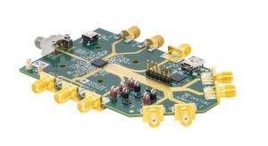 Bild 2: Der ADMV1013 in seinem 6 mm x 6 mm großen oberflächenmontierbaren Gehäuse, hier zu sehen auf dem zugehörigen Evaluation Board. Bild 2: Der ADMV1013 in seinem 6 mm x 6 mm großen oberflächenmontierbaren Gehäuse, hier zu sehen auf dem zugehörigen Evaluation Board.
