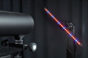 Bild 4: Leuchtenwender mit Detektortubus. Eine ungenügende Fremdlichtunterdrückung ist eine typische Fehlerquelle im Messlabor. Bild 4: Leuchtenwender mit Detektortubus. Eine ungenügende Fremdlichtunterdrückung ist eine typische Fehlerquelle im Messlabor.