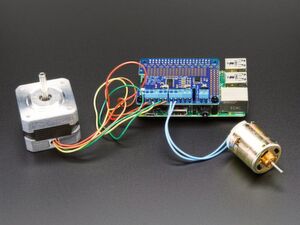 Bild 3: Eines der vielen Raspberry-Pi-Erweiterungen ist das DC- und Schrittmotor-HAT von Adafruit. Bild 3: Eines der vielen Raspberry-Pi-Erweiterungen ist das DC- und Schrittmotor-HAT von Adafruit.
