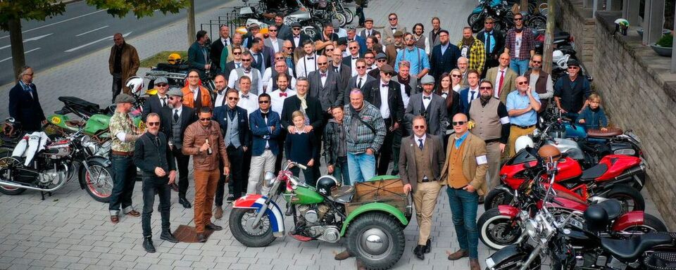 Insgesamt 82 Rider waren beim Dinstinguished Gentleman's Ride 2019 in Würzburg gemeldet. Insgesamt 82 Rider waren beim Dinstinguished Gentleman's Ride 2019 in Würzburg gemeldet.