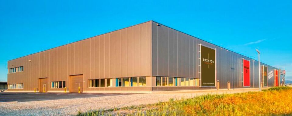 Der Zubau der neuen Unternehmenszentrale der KSR Group. Er enthält ein hauseigenes Design- und Entwicklungsstudio. Der Zubau der neuen Unternehmenszentrale der KSR Group. Er enthält ein hauseigenes Design- und Entwicklungsstudio.