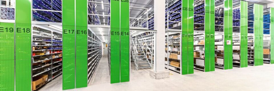 Bei Agravis sorgt ein Neubau des Ersatz- und Verschleißteillagers für kürzere Wege, beschleunigte Prozesse und letztendlich einen schnelleren Versand an die Kunden. Bei Agravis sorgt ein Neubau des Ersatz- und Verschleißteillagers für kürzere Wege, beschleunigte Prozesse und letztendlich einen schnelleren Versand an die Kunden.