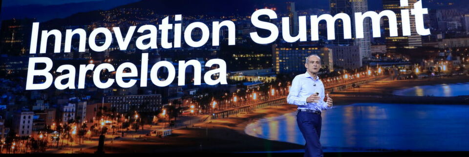 Jean-Pascal Tricoire, CEO von Schneider Electric, bei seiner Keynote auf dem Innovation Summit in Barcelona. Jean-Pascal Tricoire, CEO von Schneider Electric, bei seiner Keynote auf dem Innovation Summit in Barcelona.