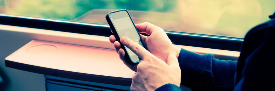 Die S-Bahnen des RMV sind nun mit WLAN ausgestattet. Doch der Fahrgastverband Pro Bahn Hessen mahnt auch die Abdeckung in den Nahverkehrszügen an. Die S-Bahnen des RMV sind nun mit WLAN ausgestattet. Doch der Fahrgastverband Pro Bahn Hessen mahnt auch die Abdeckung in den Nahverkehrszügen an.