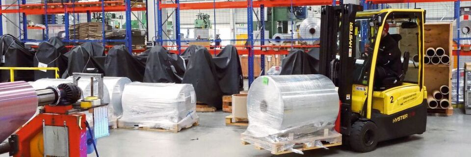 Hyster-Stapler transportieren die Coils direkt zur Umformtechnik. Hyster-Stapler transportieren die Coils direkt zur Umformtechnik.