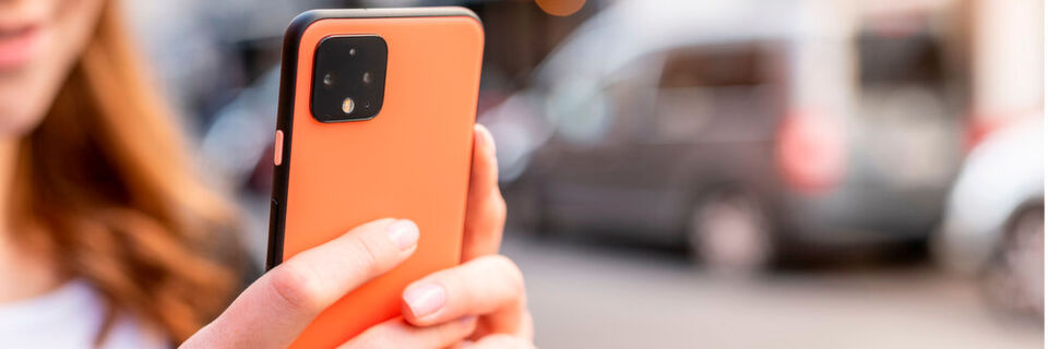 Das Pixel 4 gibt es als Limited Edition in der Farbe „Oh So Orange“ (nur für 64 GB). Das Pixel 4 gibt es als Limited Edition in der Farbe „Oh So Orange“ (nur für 64 GB).