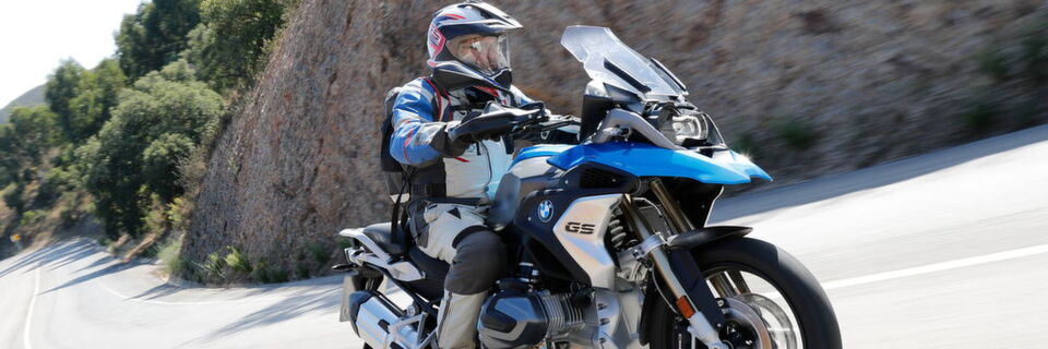 Das bestverkaufte Motorrad-Modell ist in diesem Jahr in Deutschland die BMW R 1250 GS mit dem neuen Neunmonats-Rekord von 8.858 Einheiten. Das bestverkaufte Motorrad-Modell ist in diesem Jahr in Deutschland die BMW R 1250 GS mit dem neuen Neunmonats-Rekord von 8.858 Einheiten.