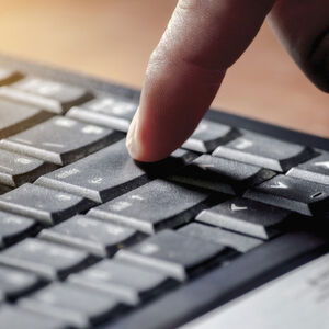 Ein neuer Proofpoint-Report zeigt: 99 Prozent aller Cyberangriffe setzen auf den Menschen als Schwachstelle. Ein neuer Proofpoint-Report zeigt: 99 Prozent aller Cyberangriffe setzen auf den Menschen als Schwachstelle.