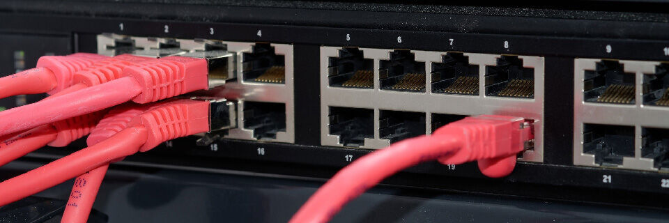 HCI stellen bekanntermaßen einen ersten großen Schritt hin zum Software-definiertem Data Center (SDDC) dar. HCI stellen bekanntermaßen einen ersten großen Schritt hin zum Software-definiertem Data Center (SDDC) dar.