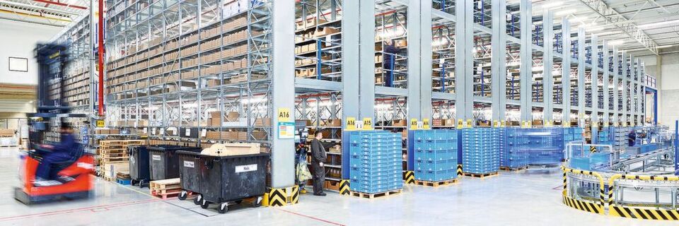 Die drei Lagerebenen der Fachboden-Regalanlage von Bito-Lagertechnik nutzt DeLaval Services zur Kleinteilelagerung und als Kommissionierbereich. Die drei Lagerebenen der Fachboden-Regalanlage von Bito-Lagertechnik nutzt DeLaval Services zur Kleinteilelagerung und als Kommissionierbereich.