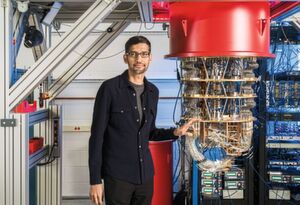 Sundar Pichai, Vorstandsvorsitzender von Google, steht im Labor in Santa Barbara neben einem der Quantencomputer von Google. Google ist nach eigenen Angaben ein bedeutender Schritt bei der Entwicklung von Quantencomputern gelungen. Mit Hilfe seines Prozessors Sycamore sei es möglich, eine Kalkulation in 200 Sekunden zu erledigen, für die der aktuell schnellste Supercomputer 10.000 Jahre benötigen würde. Sundar Pichai, Vorstandsvorsitzender von Google, steht im Labor in Santa Barbara neben einem der Quantencomputer von Google. Google ist nach eigenen Angaben ein bedeutender Schritt bei der Entwicklung von Quantencomputern gelungen. Mit Hilfe seines Prozessors Sycamore sei es möglich, eine Kalkulation in 200 Sekunden zu erledigen, für die der aktuell schnellste Supercomputer 10.000 Jahre benötigen würde.