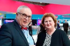 Henning Lühr, Vorsitzender des IT-Planungsrats, gratuliert FITKO-Präsidentin Dr. Annette Schmidt Henning Lühr, Vorsitzender des IT-Planungsrats, gratuliert FITKO-Präsidentin Dr. Annette Schmidt