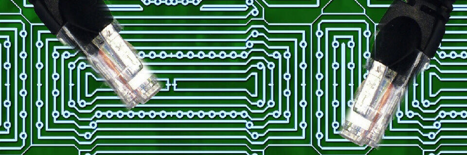 Perspektivisch planen 72 Prozent der IT-Entscheider Teile ihrer IT-Landschaft in die Hybrid Cloud zu verlagern. Perspektivisch planen 72 Prozent der IT-Entscheider Teile ihrer IT-Landschaft in die Hybrid Cloud zu verlagern.