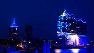 Fünf Themenfelder des Smart City Index machen Stärken und Schwächen der Städte deutlich. Gesamtspitzenreiter Hamburg führt auch die Teilrankings in den Themen Energie und Umwelt (61,4 Punkte) und Gesellschaft (89,3) an. Fünf Themenfelder des Smart City Index machen Stärken und Schwächen der Städte deutlich. Gesamtspitzenreiter Hamburg führt auch die Teilrankings in den Themen Energie und Umwelt (61,4 Punkte) und Gesellschaft (89,3) an.