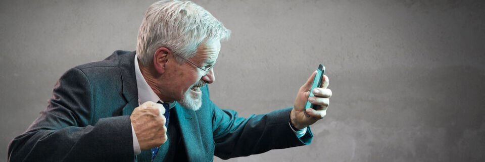 Phonespiracy ist die Beschreibung einer angeblich bewusst programmierte Verlangsamung eines Smartphones, um zum Kauf eines neuen Gerätes zu bewegen. Phonespiracy ist die Beschreibung einer angeblich bewusst programmierte Verlangsamung eines Smartphones, um zum Kauf eines neuen Gerätes zu bewegen.