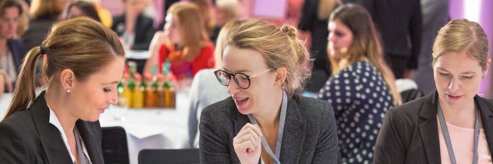Neben Keynotes, Workshops und Thinktanks sind rege Diskussionen ein wesentliches Element des FIT-Kongresses. Neben Keynotes, Workshops und Thinktanks sind rege Diskussionen ein wesentliches Element des FIT-Kongresses.