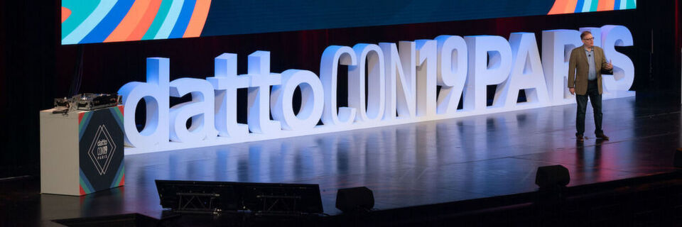 Tim Weller, CEO bei Datto, bei seiner Keynote auf der DattoCon19 in Paris. Tim Weller, CEO bei Datto, bei seiner Keynote auf der DattoCon19 in Paris.