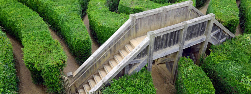 Bei einer CRAH werden Lüfter, Kühlschlangen und ein Wasserkühlsystem zum Abführen von Wärme verwendet. Bei einer CRAH werden Lüfter, Kühlschlangen und ein Wasserkühlsystem zum Abführen von Wärme verwendet.